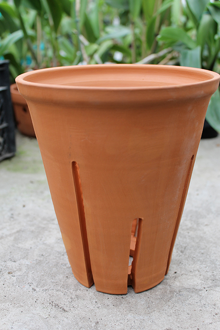 Вазон для орхидей керамический цимбидиумный.jpg