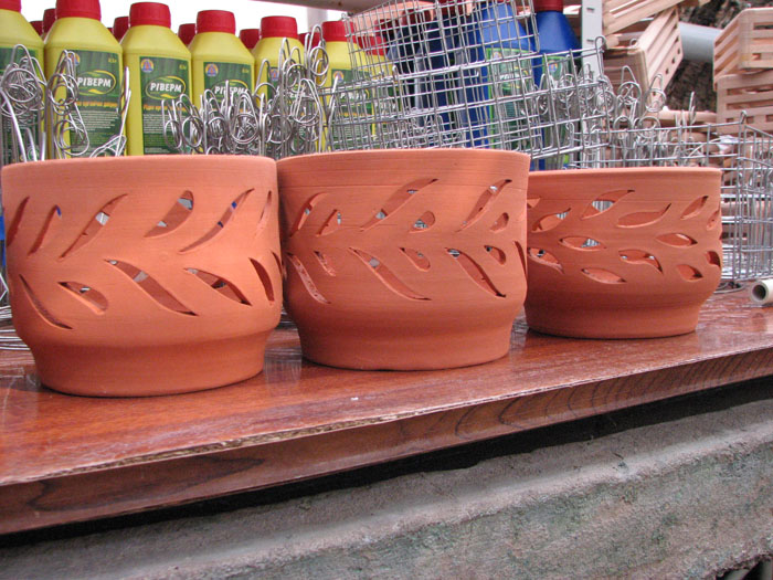 Вазон керамический для орхидей с отверстиями в стенках вазона.jpg