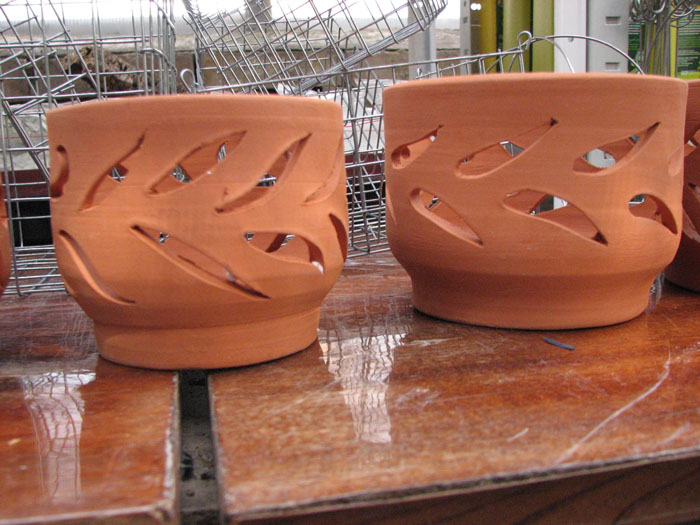 Вазон керамический для орхидей с отверстиями в стенках вазона фото.jpg